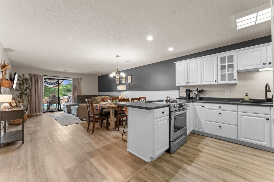 Condo, Multiple Beds, Pool View (Poolside at The Pointe) | Private kitchen