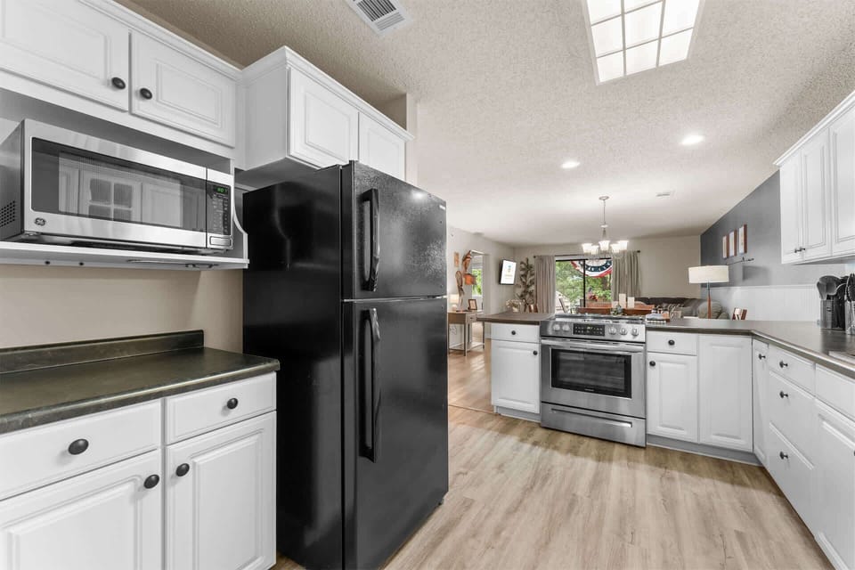 Condo, Multiple Beds, Pool View (Poolside at The Pointe) | Private kitchen