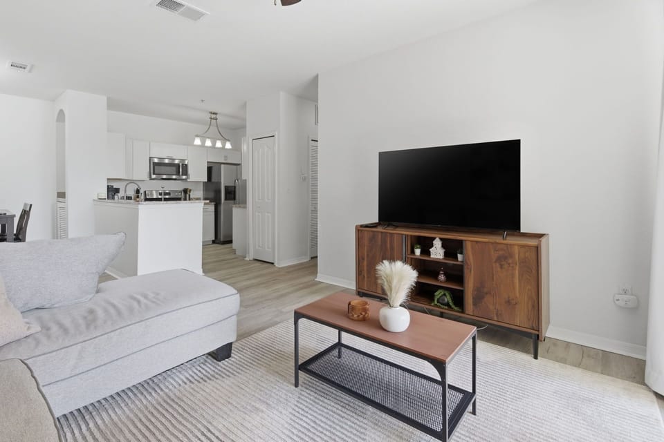 8-web-or-mls-8908LegacyCt-24