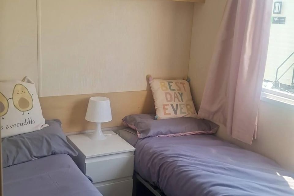 3 bedrooms, iron/ironing board, WiFi (free), bed sheets