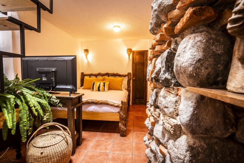 Comfort Triple Room | In-room safe, WiFi (free), bed sheets