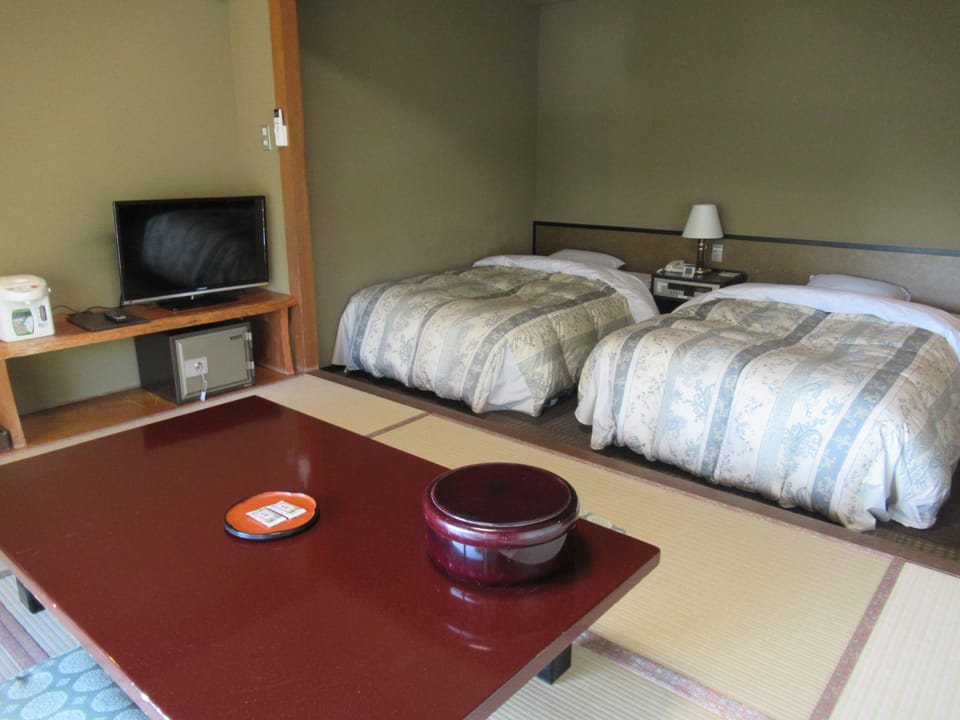WiFi (free), bed sheets