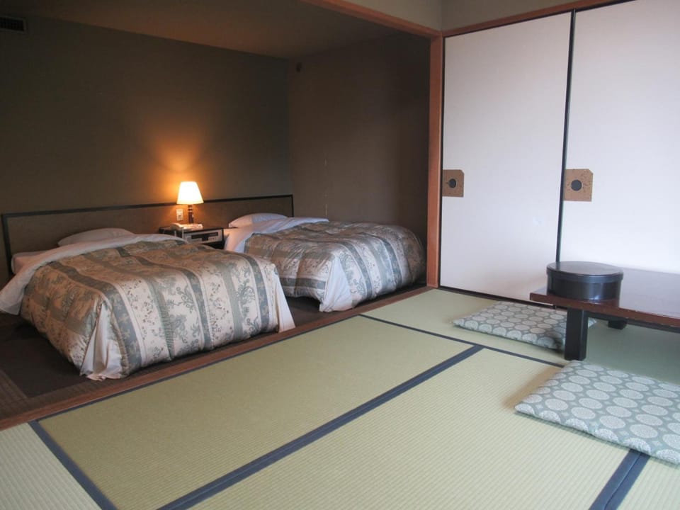 WiFi (free), bed sheets