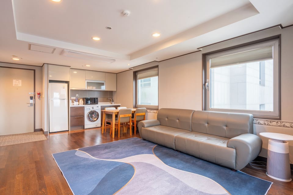 Suite Twin Room | Private kitchen | Fridge, microwave, electric kettle