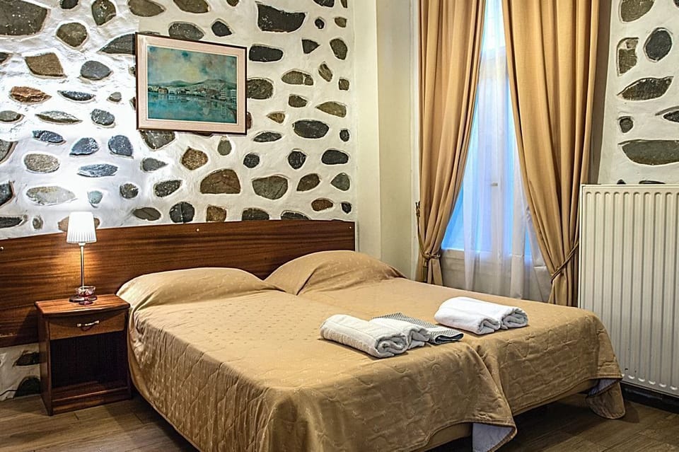 Twin Room, City View | Desk, free WiFi, bed sheets