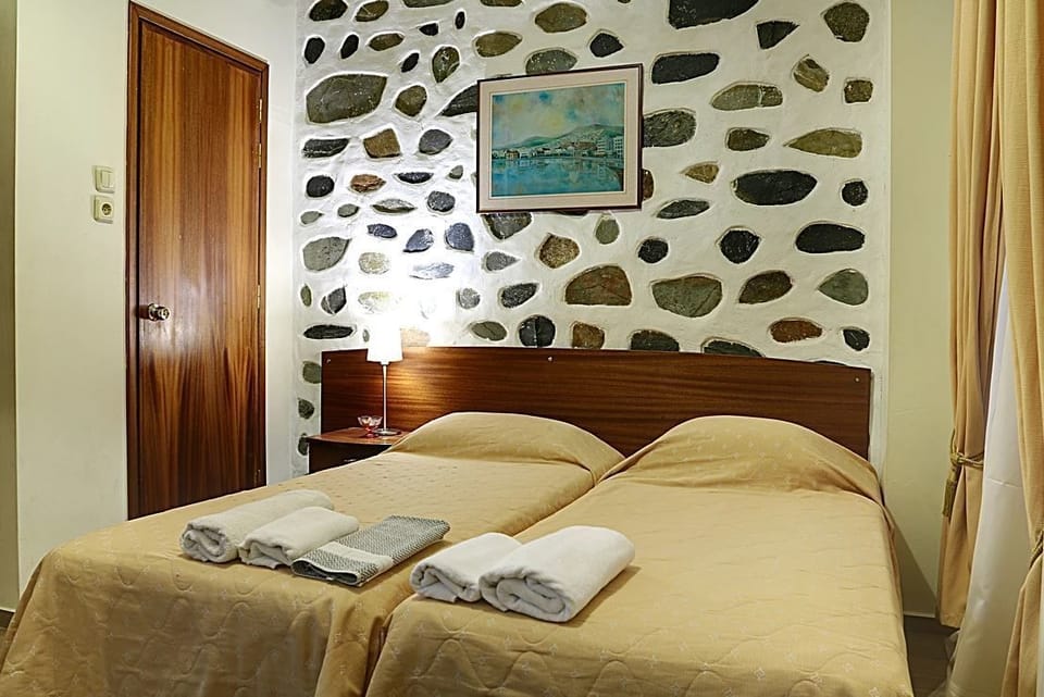 Twin Room, City View | Desk, free WiFi, bed sheets