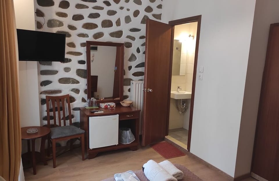 Single Room, City View | Desk, free WiFi, bed sheets