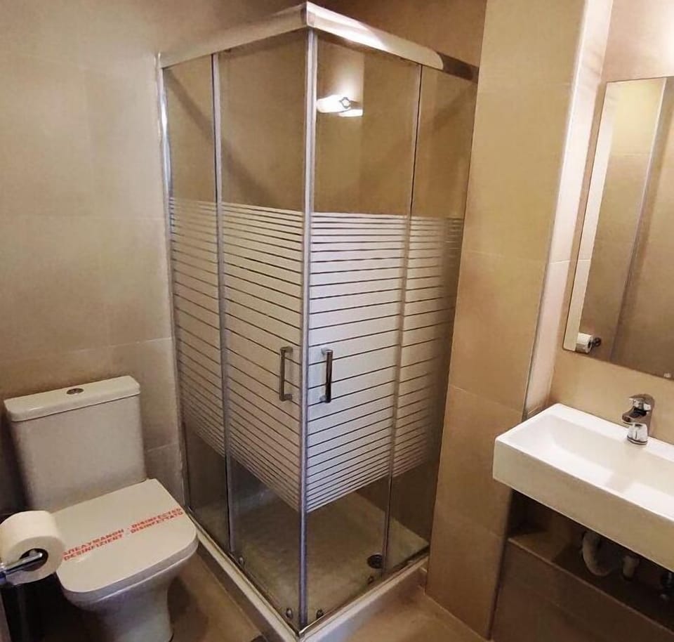 Twin Room, City View | Bathroom | Shower, free toiletries, hair dryer, towels