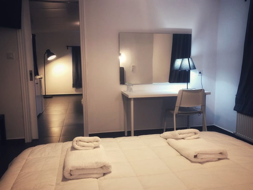 Junior Suite, Mountain View | Minibar, iron/ironing board, free WiFi, bed sheets