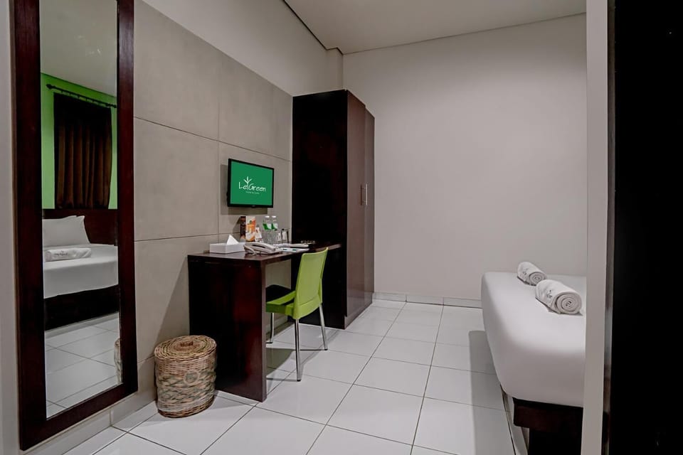 Desk, free WiFi, bed sheets