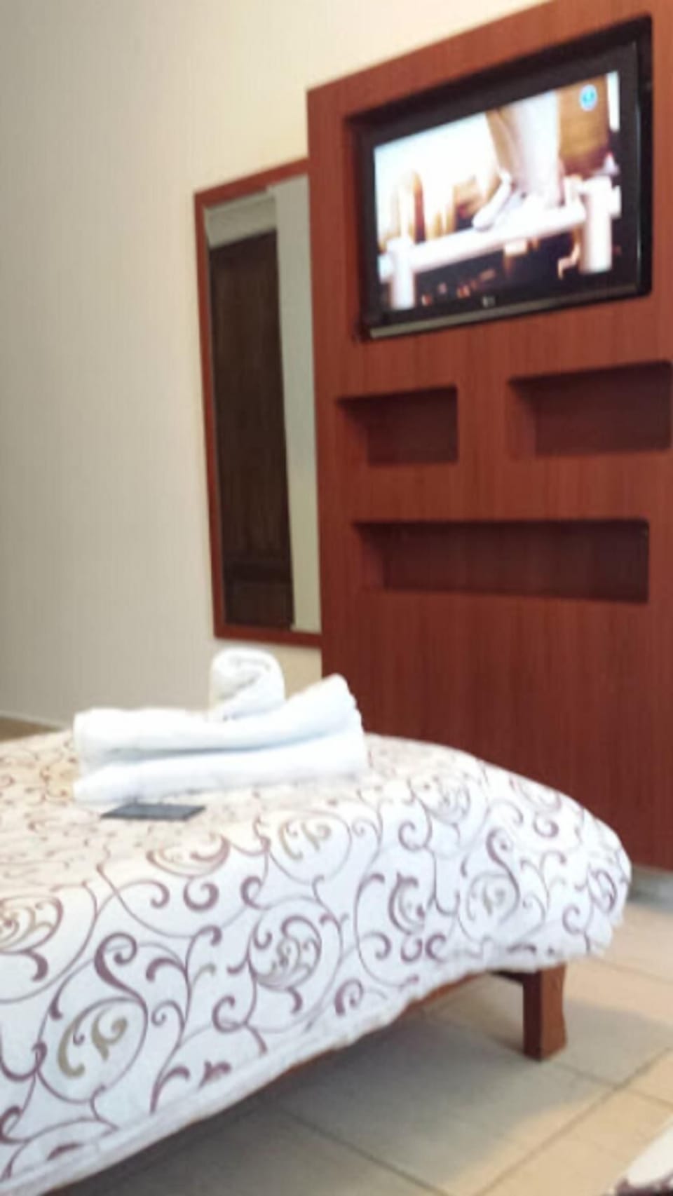 Desk, WiFi (free), bed sheets
