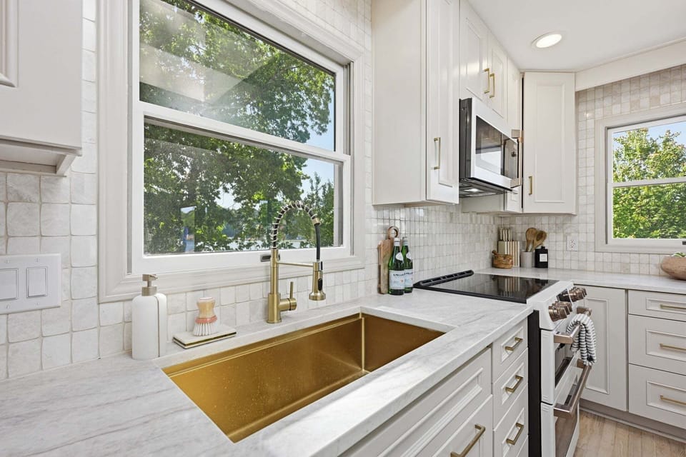Fully stocked kitchen to prep all your group meals.