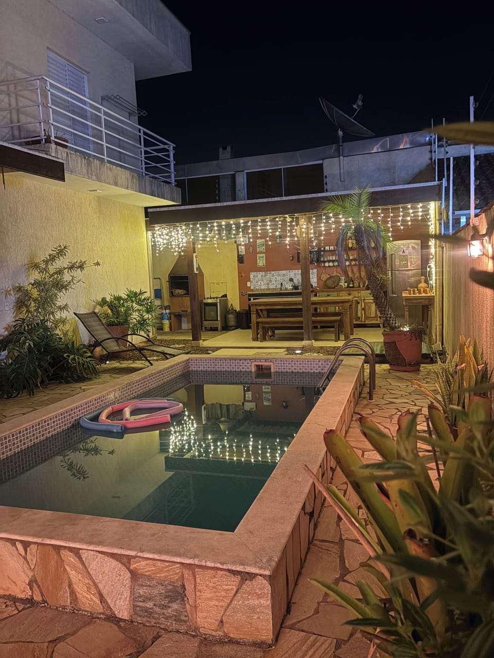 Comfort Suite, Air conditioning, Poolside | Pool | Indoor pool, sun loungers