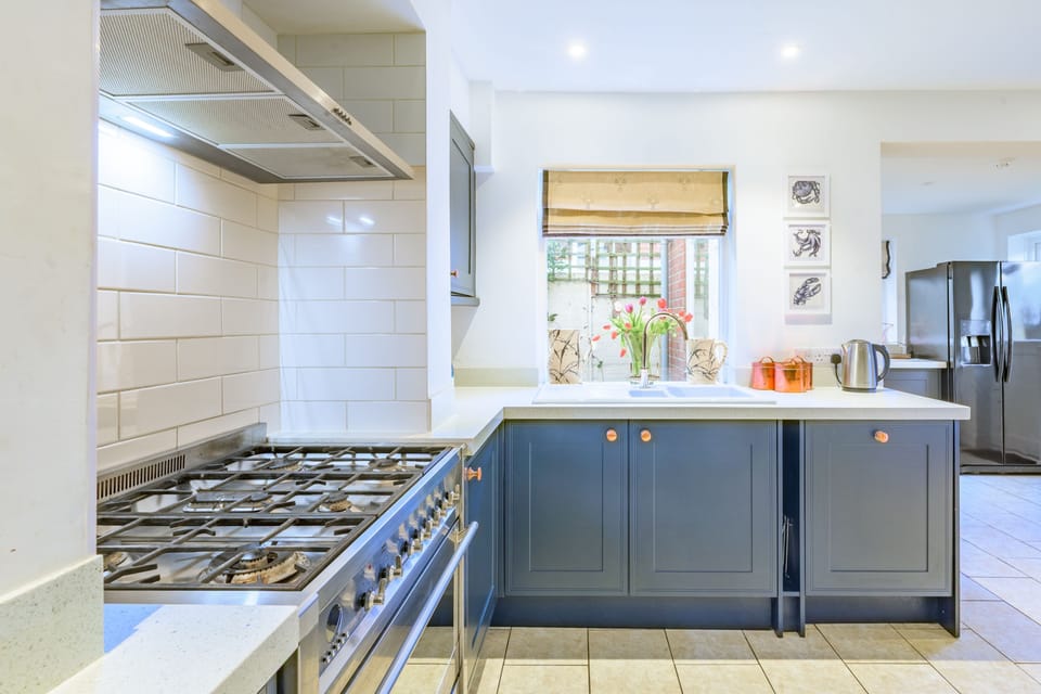 Ground floor: Cook on the range, clean with the dishwasher