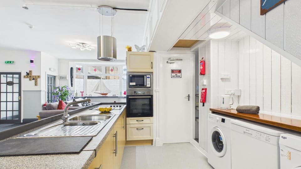Captains Retreat - 2 Bed Apartment - Milford Haven (29066)
