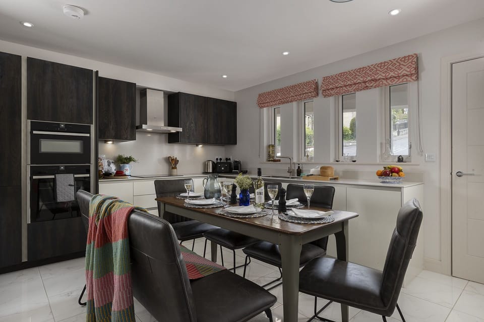 The Copper Kitchen/Dining Area - StayCotswold