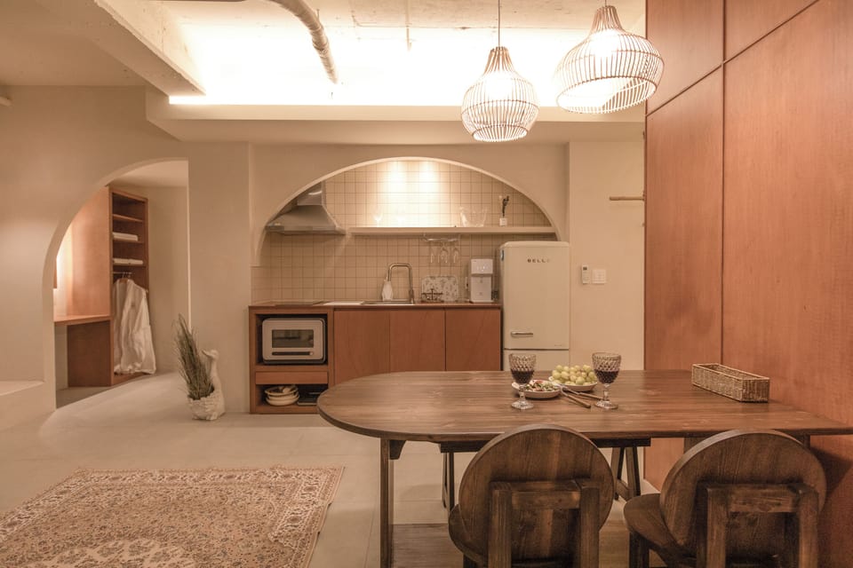 Deluxe Suite, Ocean View | Laptop workspace, blackout drapes, WiFi (free), bed sheets