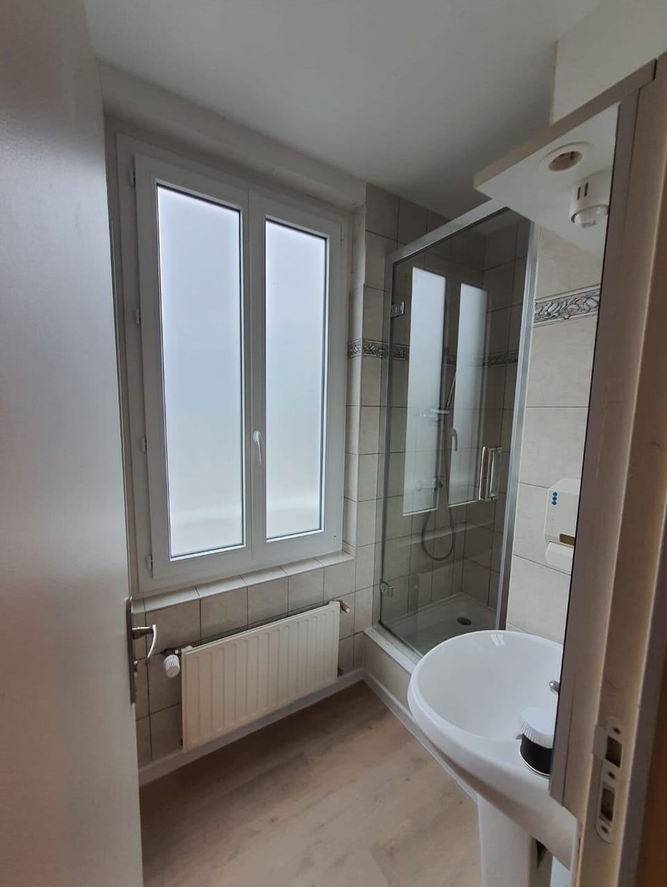 Standard Double Room | Bathroom | Free toiletries, hair dryer, towels