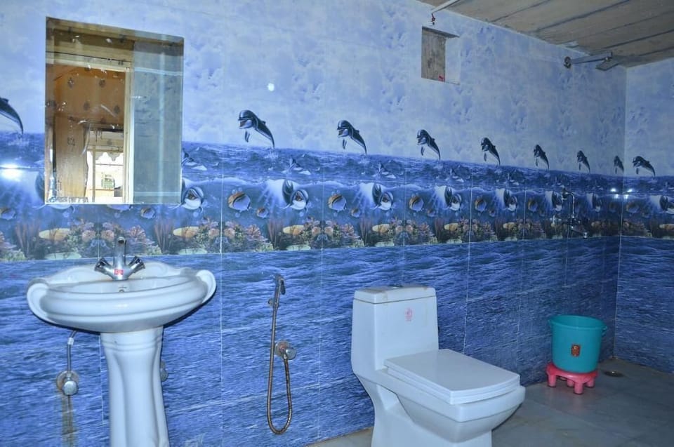 Deluxe Double Room | Bathroom | Shower