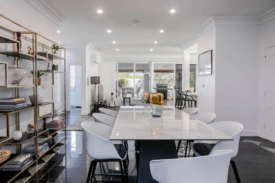 Open plan dinner & kitchen