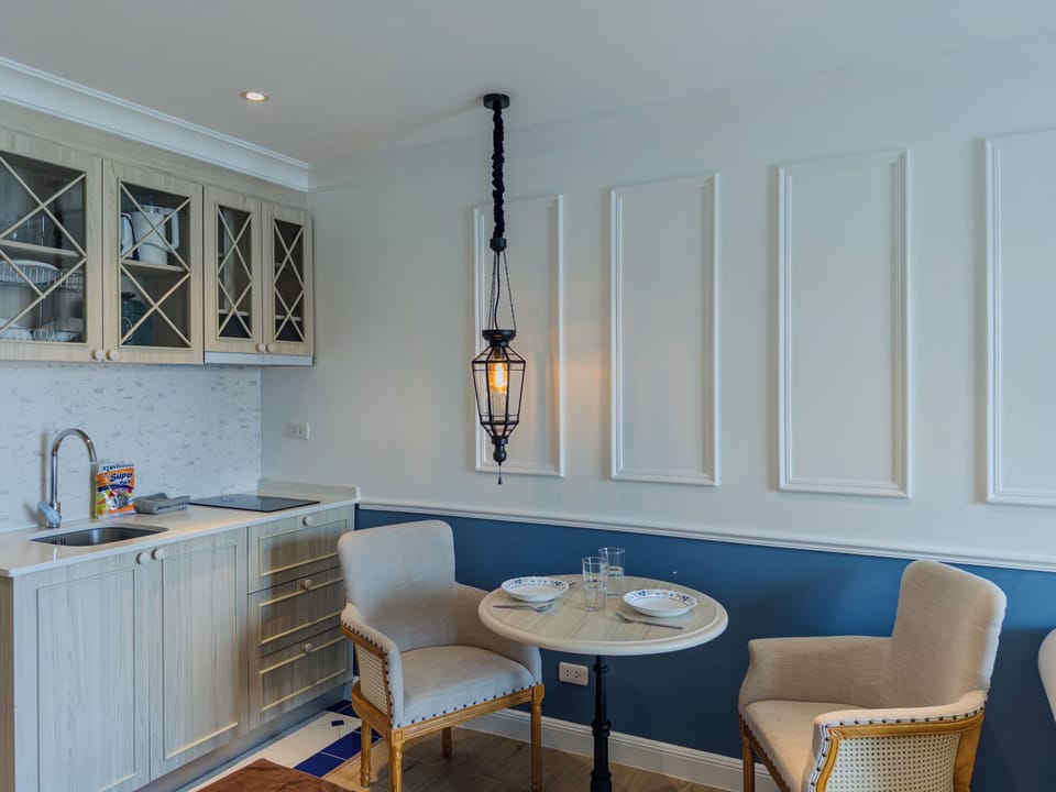 Comfort Condo, Balcony, Pool View | Private kitchen | Full-size fridge, microwave, stovetop, cookware/dishes/utensils