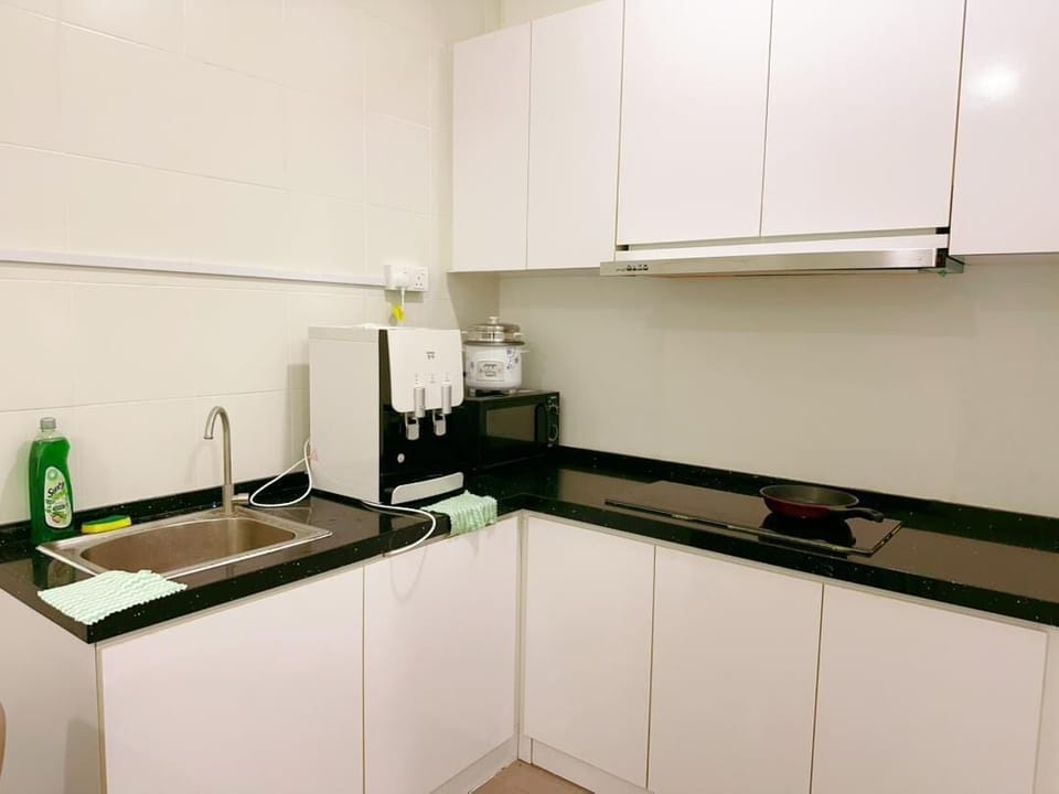 Junior Apartment, Garden View | Private kitchen | Fridge, microwave, stovetop, cookware/dishes/utensils