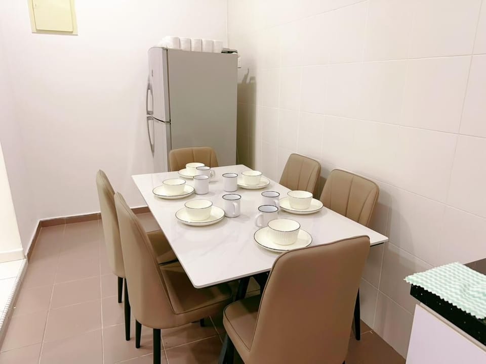 Fridge, microwave, stovetop, cookware/dishes/utensils