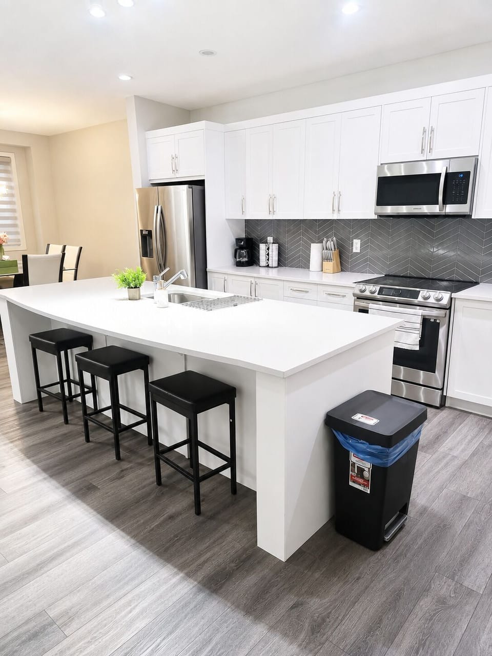 Kitchen with large island