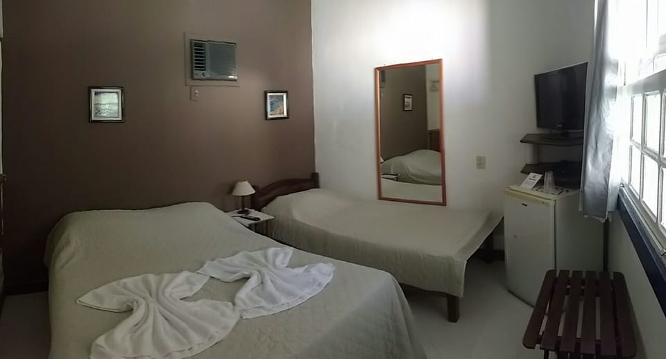 Economy Triple Room | Minibar, blackout drapes, free WiFi, bed sheets