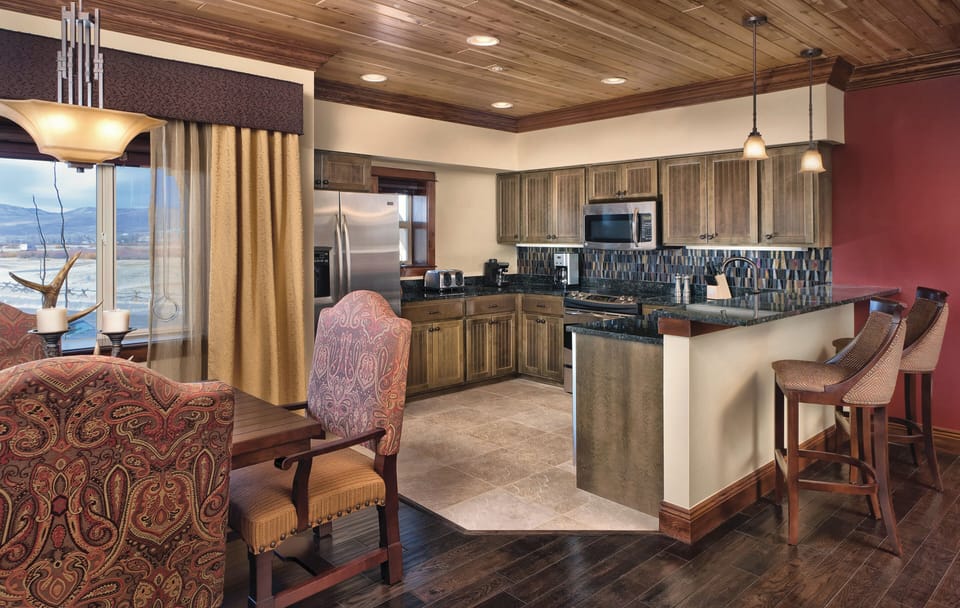 Presidential Condo, 3 Bedrooms | Private kitchen | Full-size fridge, microwave, coffee/tea maker, cookware/dishes/utensils