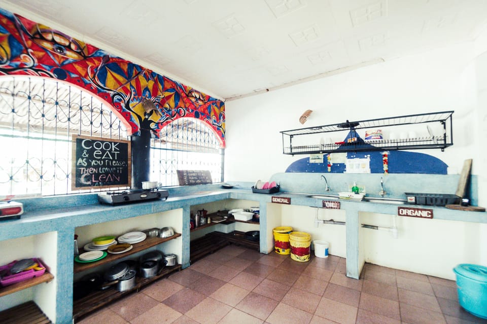 Shared fridge, stovetop, toaster, eco-friendly cleaning products