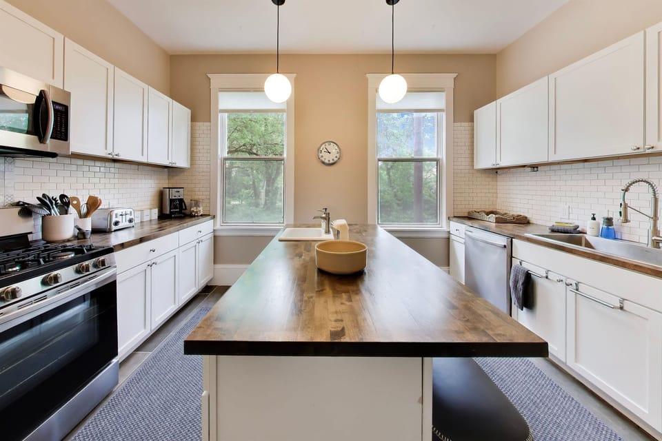 Lower Unit - Kitchen