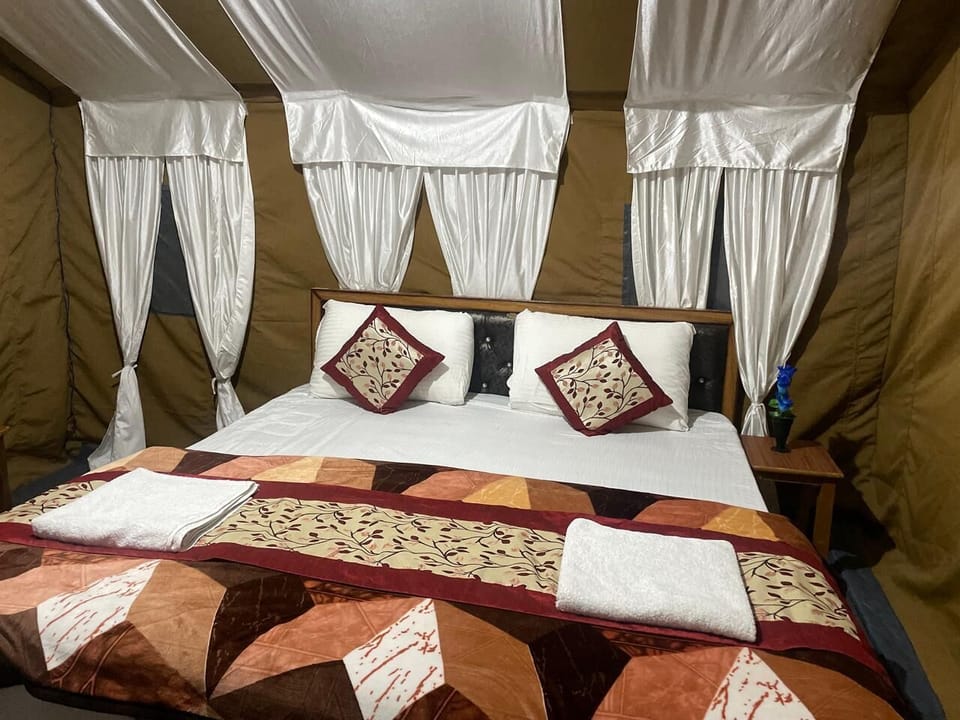 Deluxe Room, Hill View | WiFi (free)