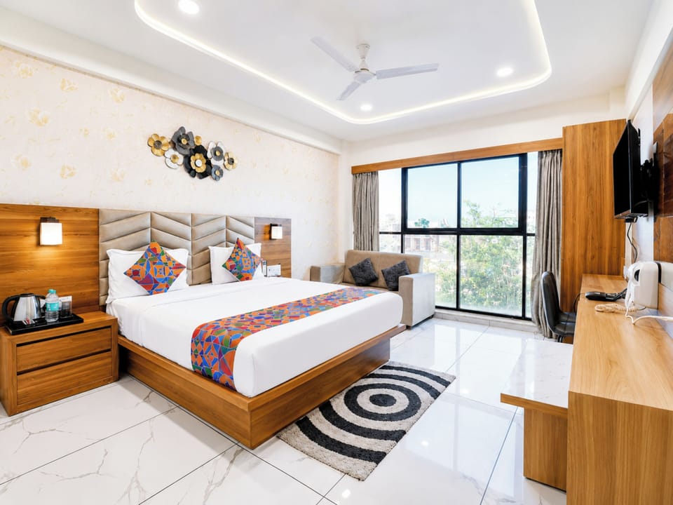 Hypo-allergenic bedding, desk, soundproofing, free WiFi