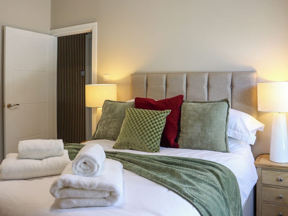 Double bedroom | Platform 2 - Platform Retreat, Haverfordwest