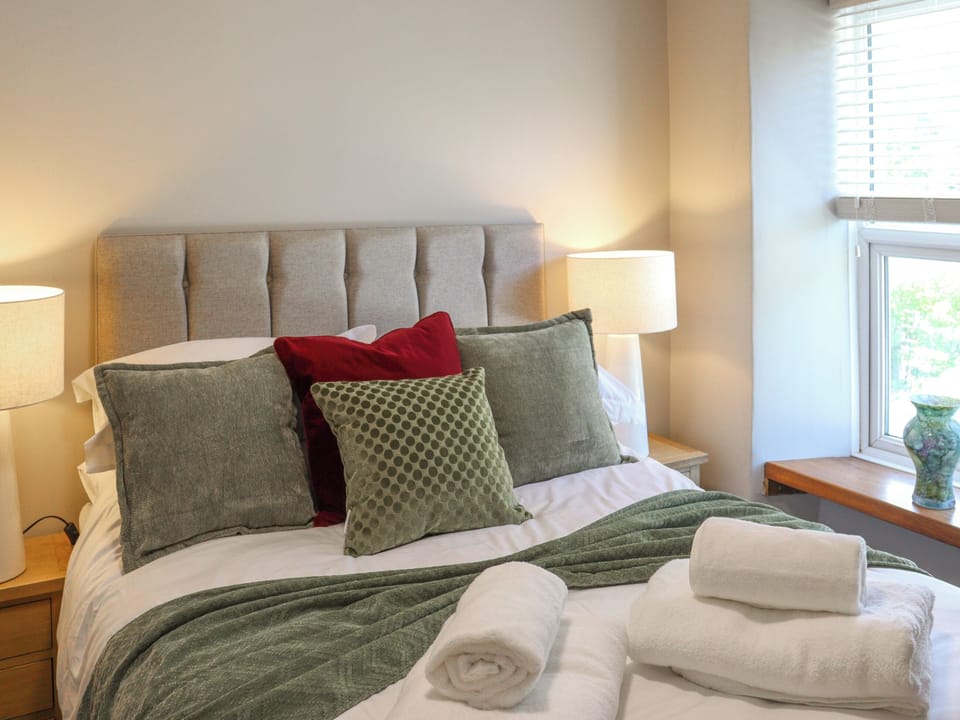 Double bedroom | Platform 2 - Platform Retreat, Haverfordwest