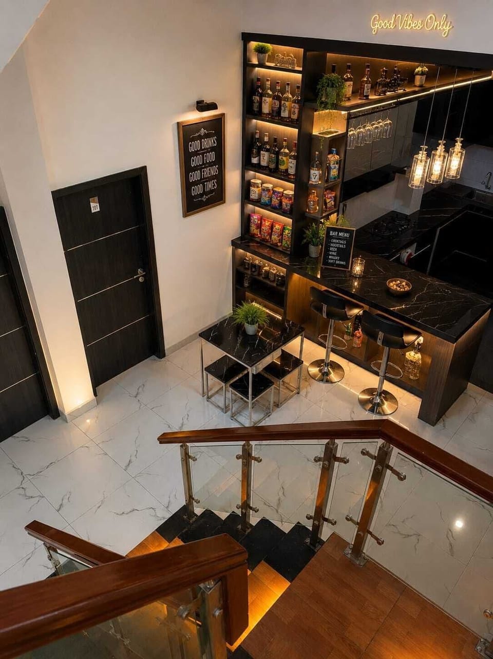 Superior Double Room | Bar (on property)