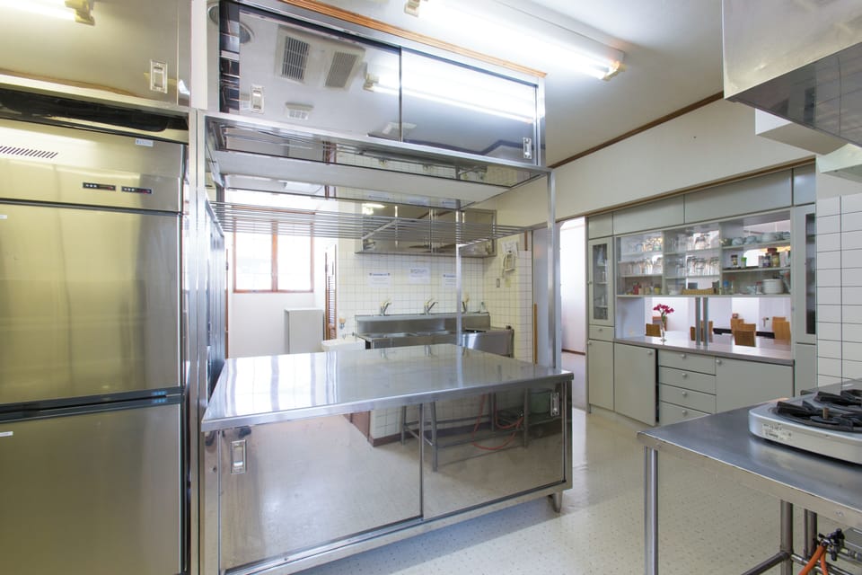 Shared fridge, shared microwave, cookware/dishes/utensils