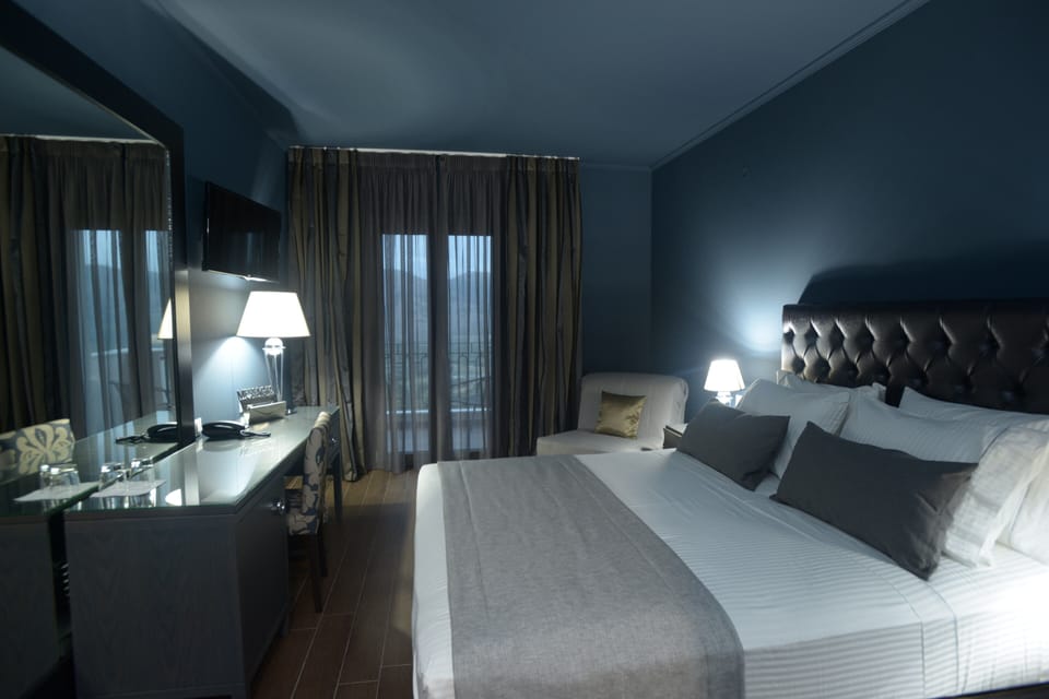 Triple Room | Minibar, in-room safe, desk, blackout drapes