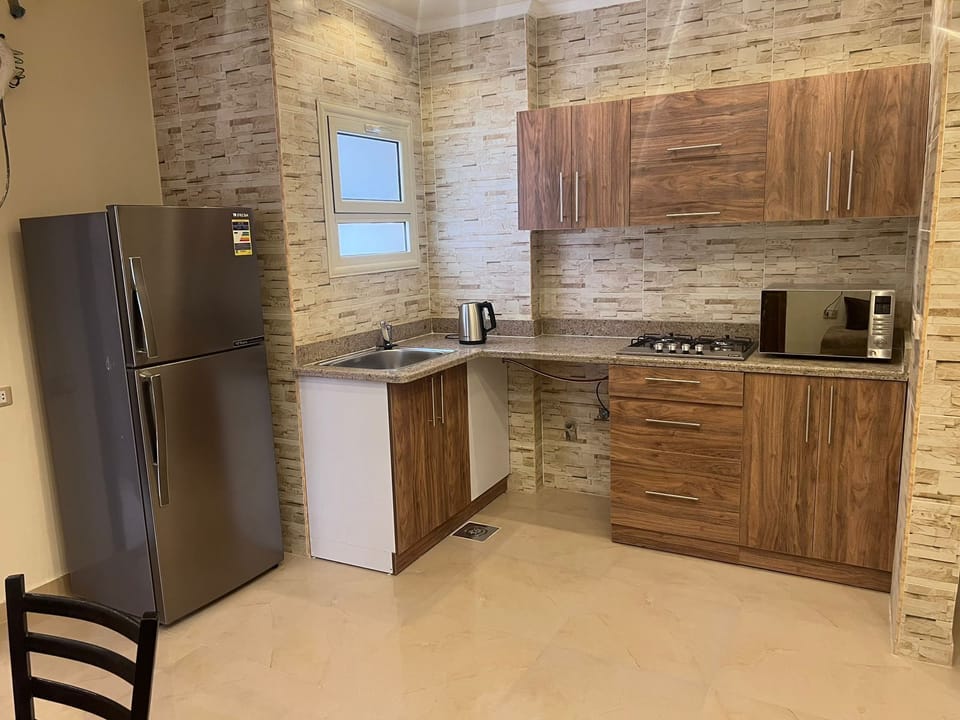 Deluxe Apartment, City View | Private kitchen | Full-size fridge, microwave, stovetop, cookware/dishes/utensils