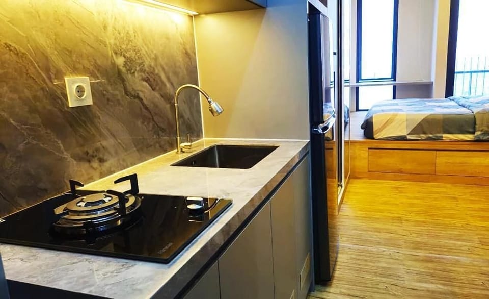 Mini-fridge, dishwasher