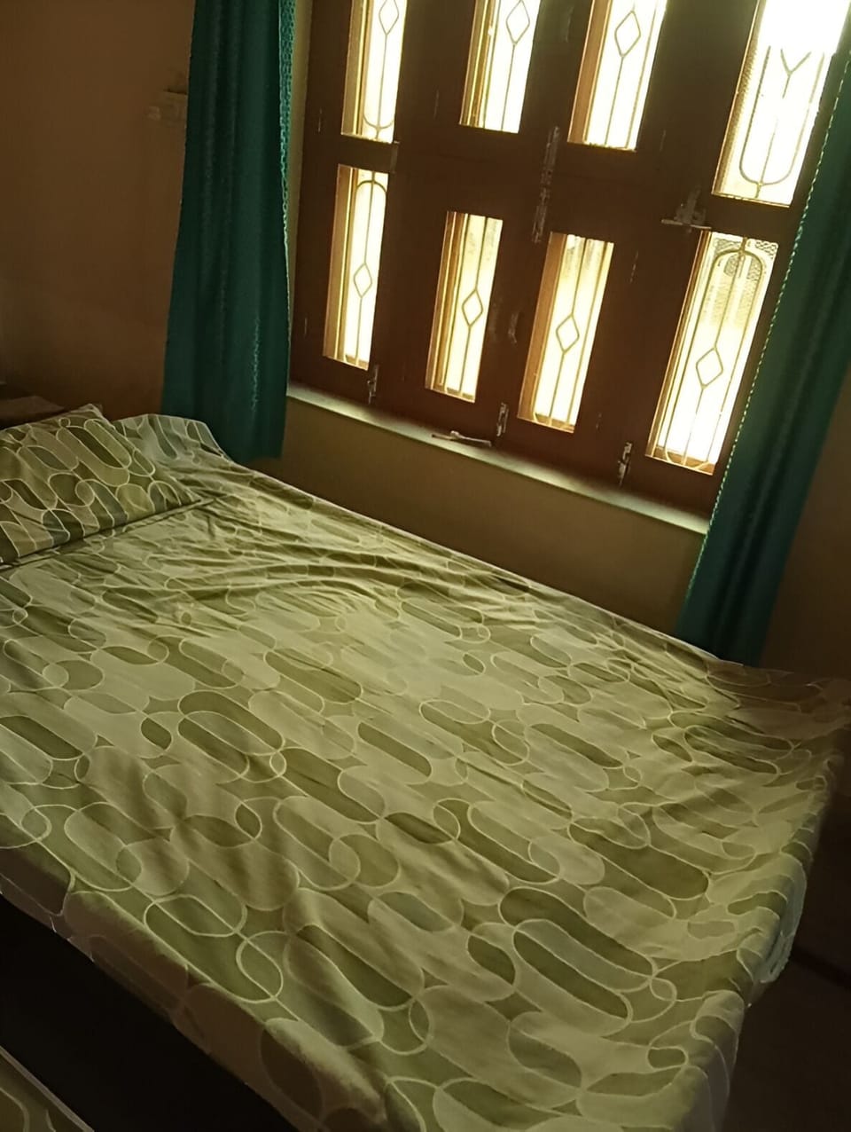 Basic Single Room | In-room safe, iron/ironing board