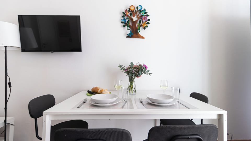 Apartment (2 Bedrooms) | Dining room