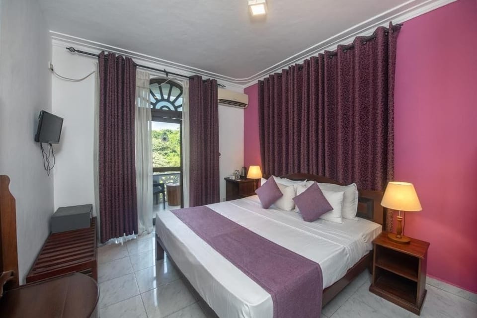 Deluxe Double Room, Balcony, Lake View | Laptop workspace, free WiFi