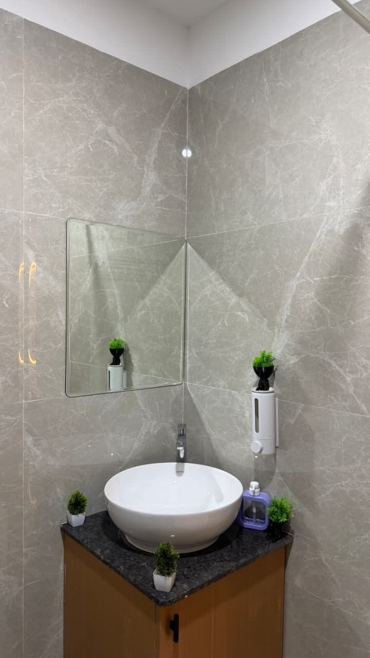Luxury Double Room | Bathroom | Rainfall showerhead, hair dryer, slippers, towels