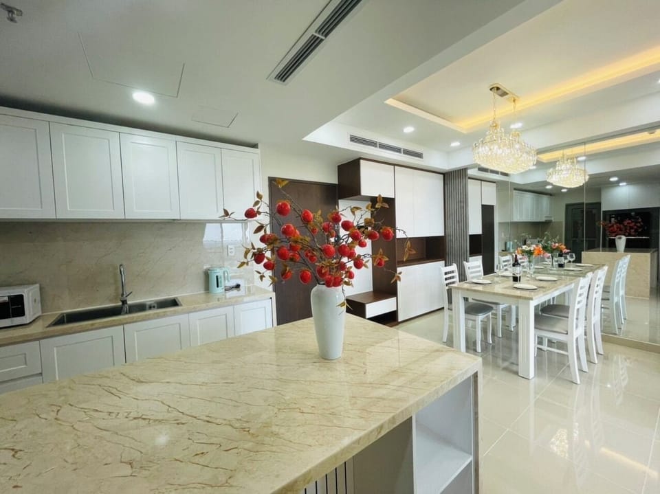 Luxury Duplex, City View | Dining