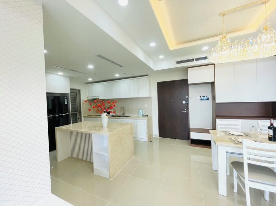 Luxury Duplex, City View | Private kitchen