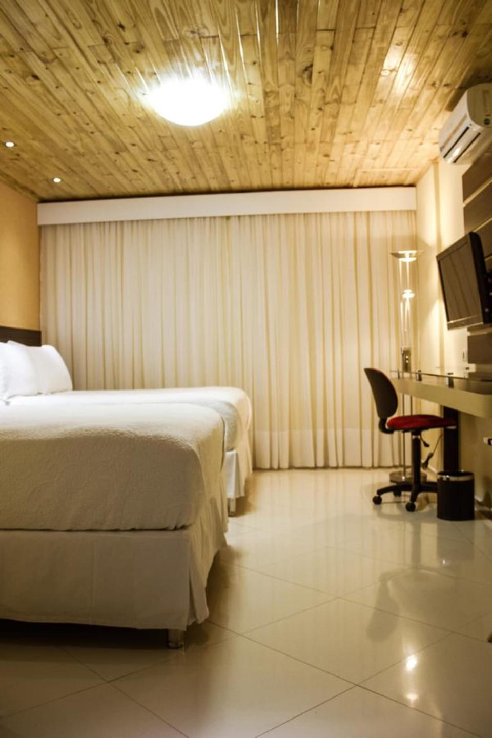 Minibar, in-room safe, desk, iron/ironing board
