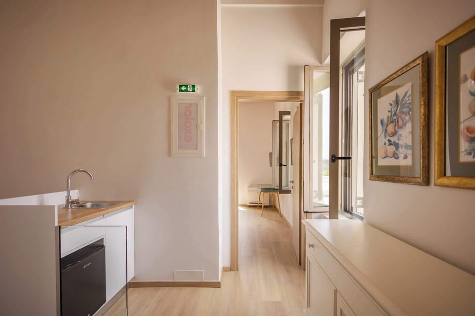 Seperate House Area with its' own bedroom, kitchen and bathroom!