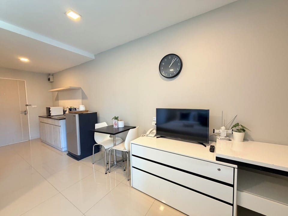 Studio, 1 Queen Bed | Room amenity